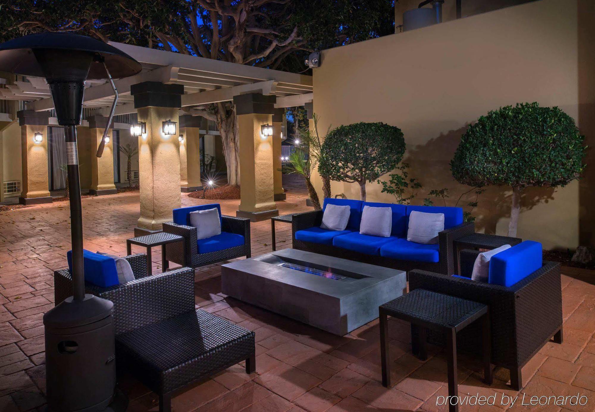 Courtyard By Marriott Oxnard/Ventura Hotel Exterior foto