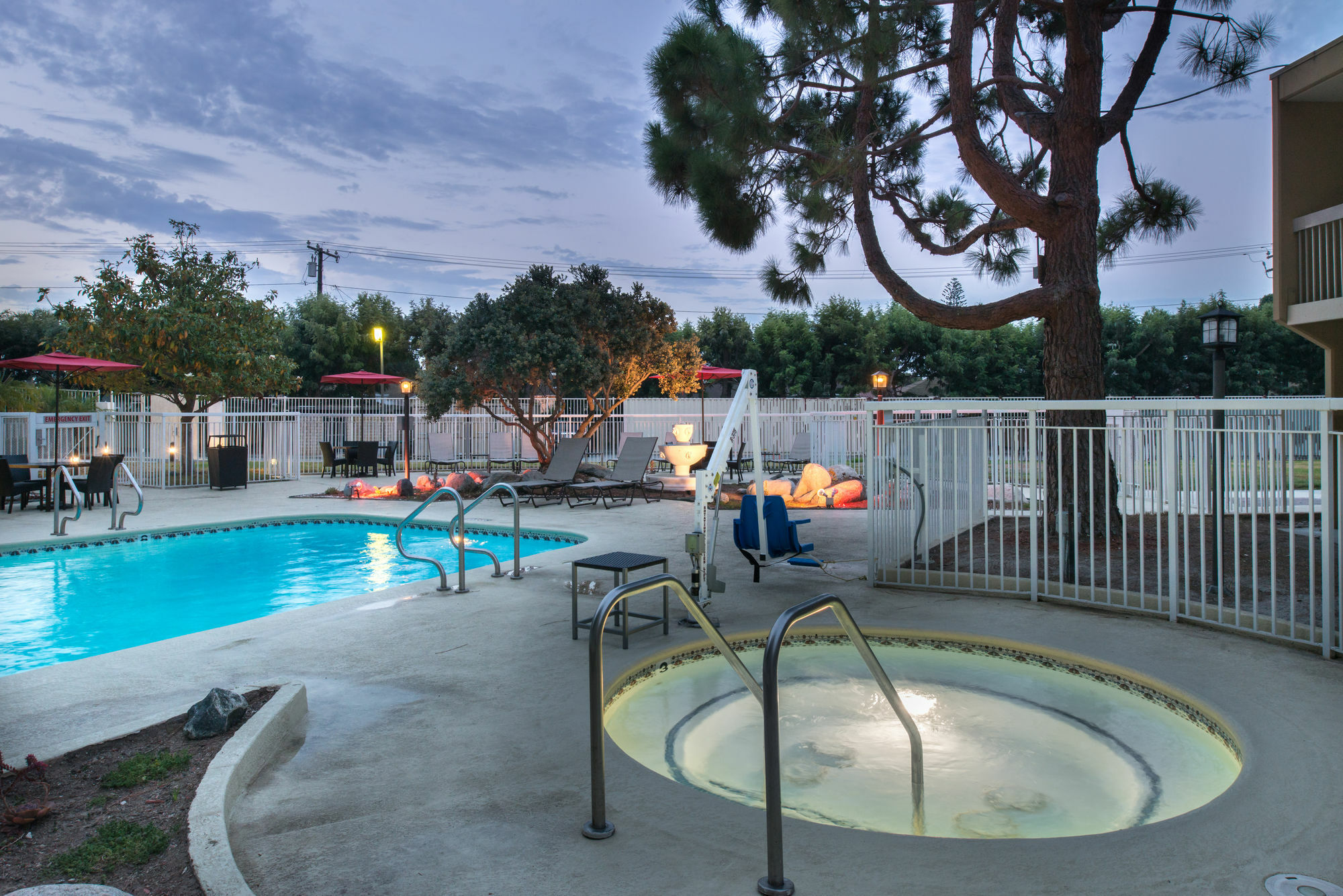 Courtyard By Marriott Oxnard/Ventura Hotel Exterior foto