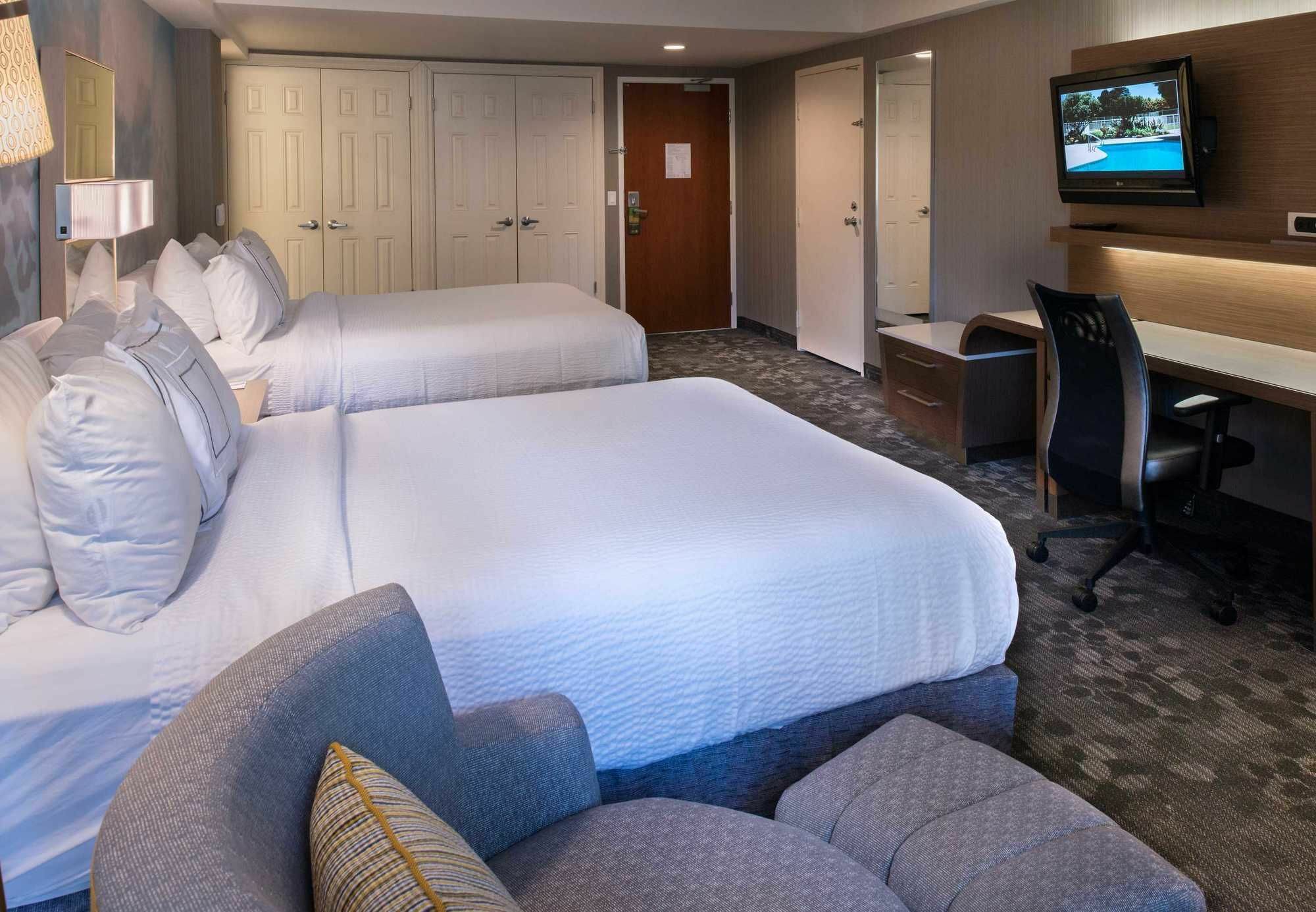 Courtyard By Marriott Oxnard/Ventura Hotel Exterior foto